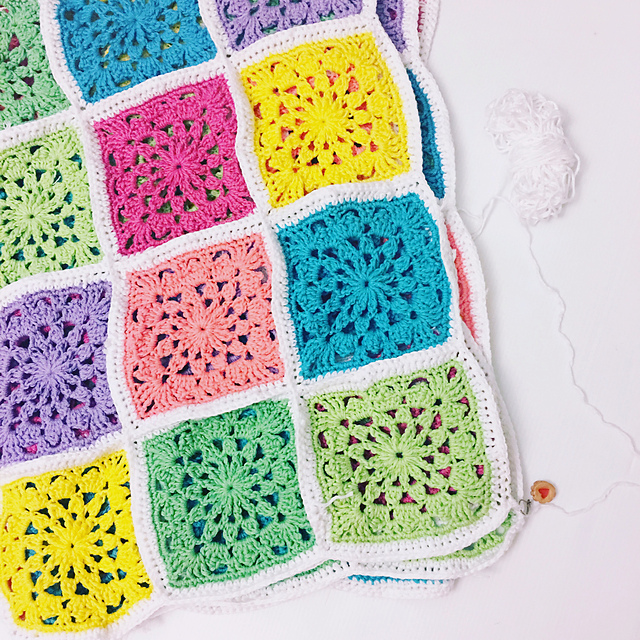 Ravelry Vintage Flower Blanket pattern by Seona Roberts