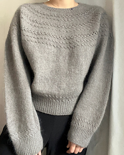 Sleeve Option 2: Extended length (covering the back of the hand)