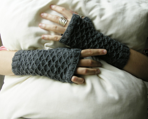 Seeta fingerless gloves photo 3