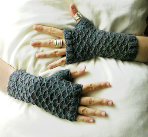 Seeta fingerless gloves photo 1