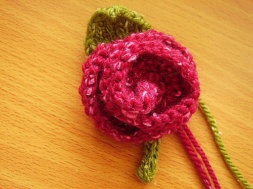 Simple Knitted Rose & Leaf photo 1