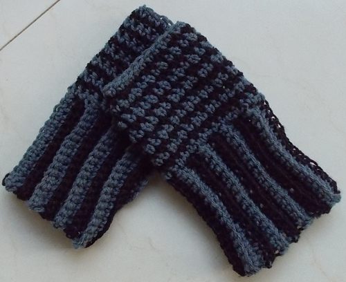 Checkered Fingerless Mitts photo 2