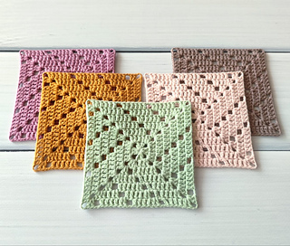 Ravelry: Beginner Granny Square pattern by SimpleDaisyCrochet