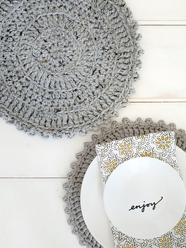 Picot Placemat & Doily Set 071 photo 7