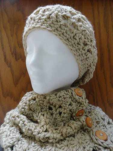Chunky Lace Cowl and Beanie photo 4