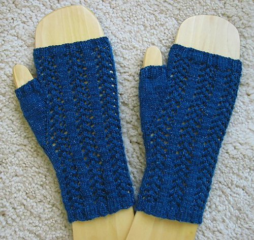 Little Arrowhead Fingerless Gloves photo 4