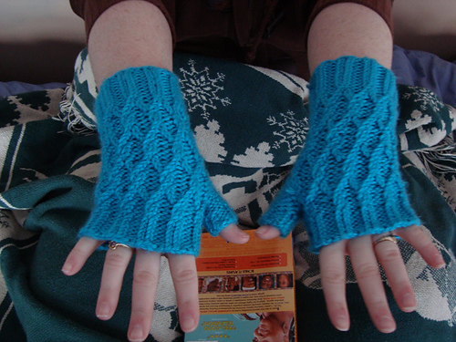 Twisted Chain Link Fingerless Gloves photo 8