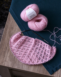 Camelie scarf in the making