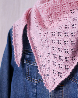 Camelie scarf on the denim jacket - detail