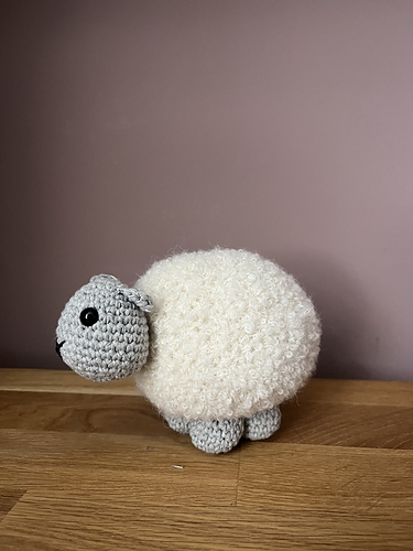 Fluffete Sau - Sophie Standen