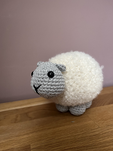 Fluffete Sau - Sophie Standen