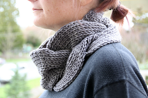 Ravelry: Clara Cowl pattern by Gretchen Ronnevik
