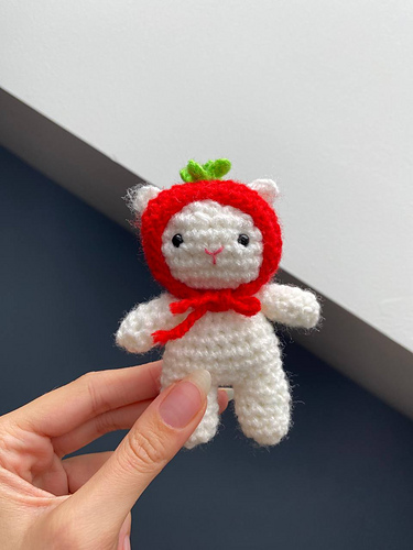 Berry Bonnet Cat photo 3
