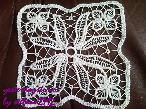 Daffodil square doily -romanian point lace photo 1