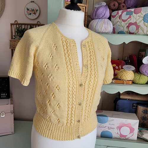 Cardigan Mimosa photo 3