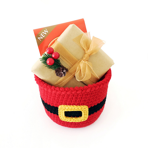 Ravelry Christmas Basket pattern by Fay Lyth