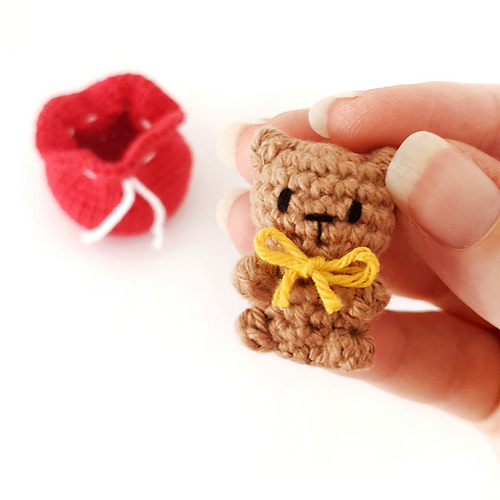 Ravelry Santa Sack Ornament pattern by Fay Lyth