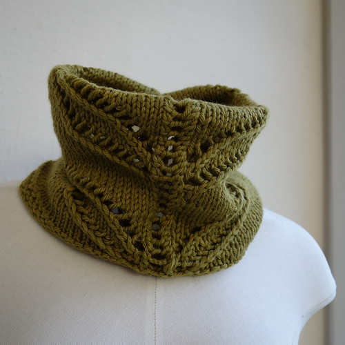 Ravelry: Leafmotif pattern by Susan Ashcroft