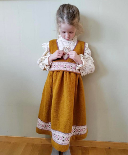 Ada Festdrakt - Isabelle Andreassen