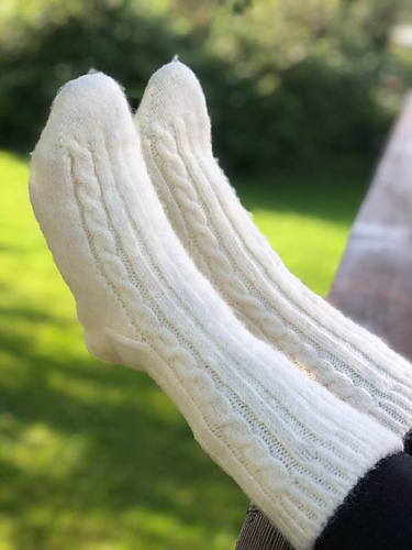 Sokker fra tåa opp - strikkgærn