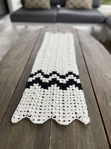 Granny Chevron Table Runner photo 4