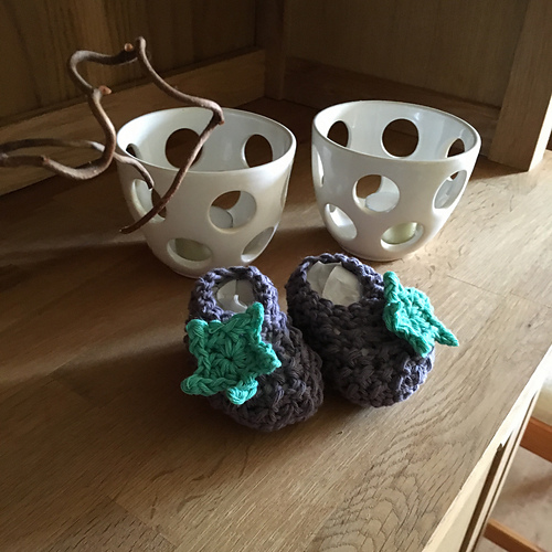 Glover Stitch Newborn Baby Booties photo 2