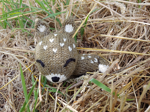 Knit Sleepy Fox Amigurumi - bysurlyturtle