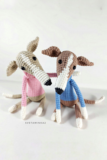 Sighthounds crocheted according to this pattern in two different colors.