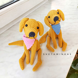 Only two stitches define the expression, capturing the Golden Retriever’s signature friendly gaze.