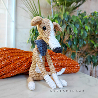 The neck scarf lets you adjust the head tilt for extra personality!