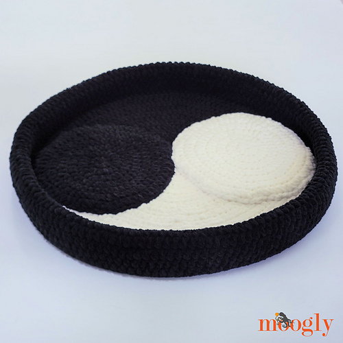 Yin-Yang Cat Bed photo 3