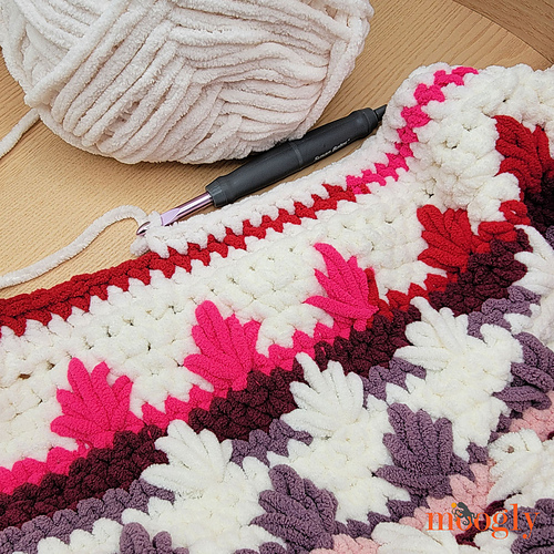 Spike Cluster Stitch Afghan photo 5