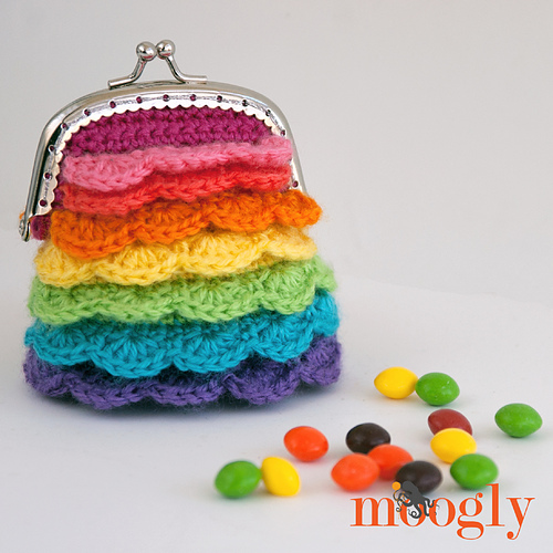 Bonbon Kisses Crochet Pouch photo 1