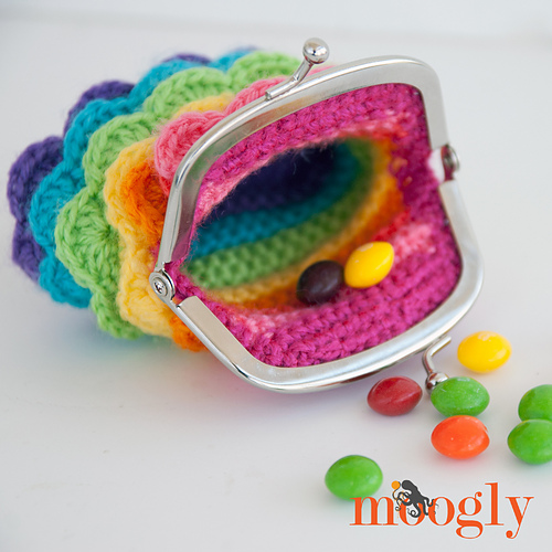 Bonbon Kisses Crochet Pouch photo 2
