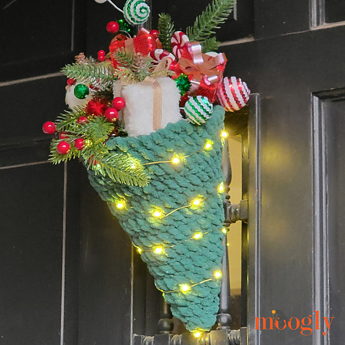 Christmas Tree Door Basket photo 3