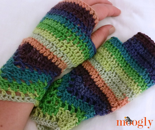 Chevron Lace Fingerless Mitts photo 1