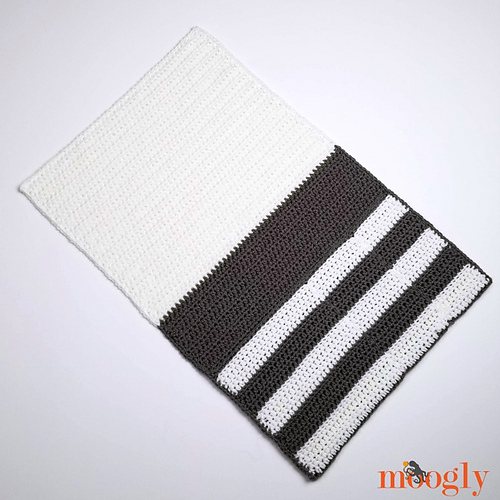 Ravelry Cozy Couch and Bedside Organizer Caddy pattern by Tamara Kelly