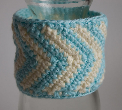 Ravelry: Chevron Cuff pattern by Tamara Kelly