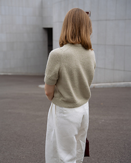 FEST tee in size 1 worn with a 5 cm of positive ease. Sample knitted with Sandnes Garn - Tynn Line held together with Sandnes Garn - Alpakka Følgetråd.