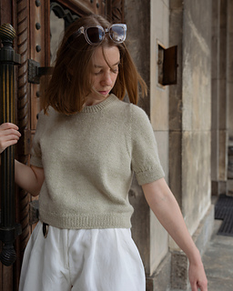 FEST tee in size 1 worn with a 5 cm of positive ease. Sample knitted with Sandnes Garn - Tynn Line held together with Sandnes Garn - Alpakka Følgetråd.
