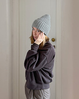 STEMPEL beanie in size 1, without modified height 22 / 8.75 in / on model with head circumference of 52 cm / 20 in / and head height of 20 cm / 8 in /. Knitted with DROPS - Nepal (0501).