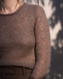 BRYZA blouse - neckline and armhole details.