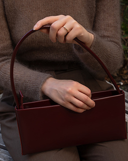 BRYZA blouse - sleeves' finishing details.