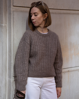 CERATA sweater light t in size 1 worn with 23 cm of positive ease at the bust on a model with full bust circumference of 81 cm knitted in Filcolana - Pernilla (978) & Tillia (354)
