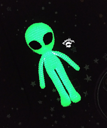 Alien Extraterrestrial Amigurumi - Regina Henn