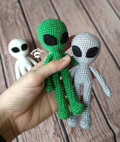 Alien Extraterrestrial Amigurumi - Regina Henn