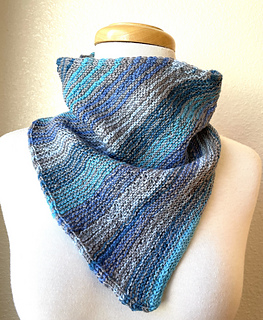 protip: be better at blocking than me; also more seriously, wash your recycled yarn instead of knitting it straight from the piece you’re dismantling.