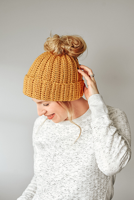 Ravelry: Easy Breezy Bun Beanie pattern 