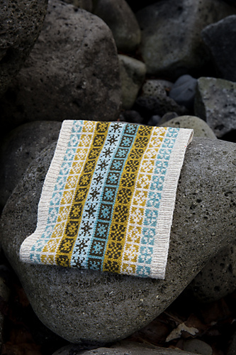 Ravelry: Compass Cowl pattern by tincanknits