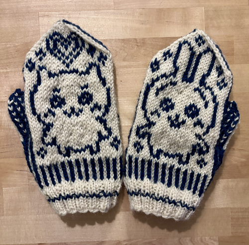Chiikawa and Usagi mittens photo 1